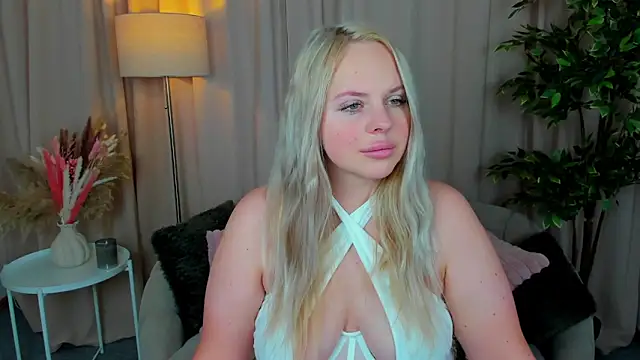 Nikolla  online show from 03/10/26, 04:44