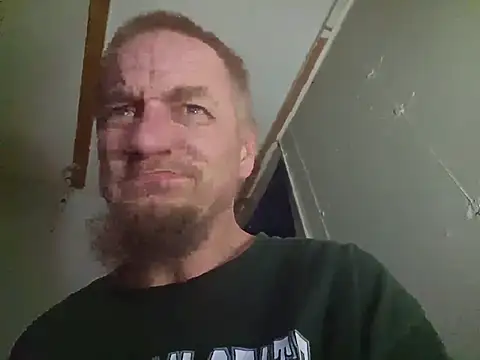 Snapshot of 2cloudblowers chatting on 03/06/26, 07:25 2cloudblowers online show from 03/06/26, 07:25