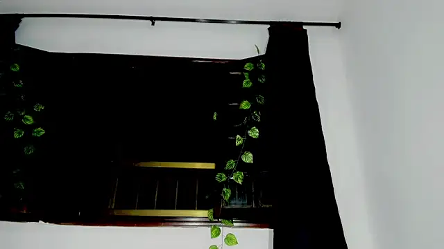 laaura dolll online show from 04/09/26, 06:30