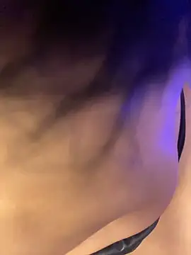 Snapshot of Issa_pinkk chatting on 03/24/26, 07:47 Issa pinkk online show from 03/24/26, 07:47