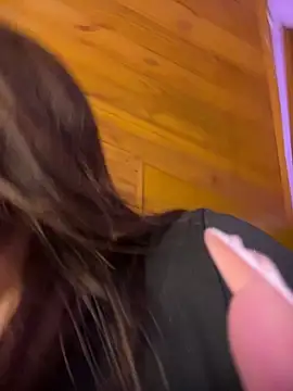 Snapshot of Issa_pinkk chatting on 03/18/26, 09:26 Issa pinkk online show from 03/18/26, 09:26