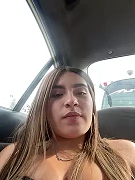 Snapshot of Issa_pinkk chatting on 03/27/26, 08:21 Issa pinkk online show from 03/27/26, 08:21