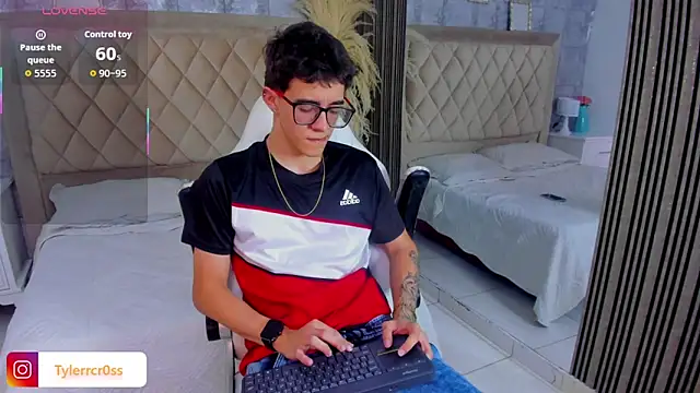 Snapshot of TylerCross_ chatting on 04/10/26, 08:38 TylerCross online show from 04/10/26, 08:38