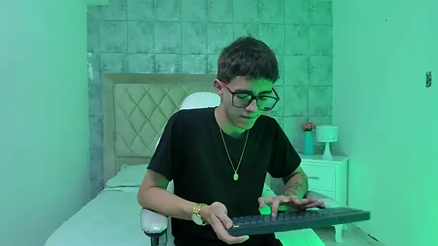 Snapshot of TylerCross_ chatting on 03/13/26, 08:58 TylerCross online show from 03/13/26, 08:58