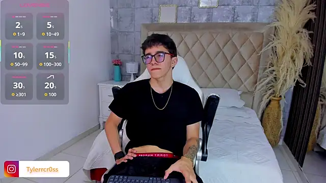 Snapshot of TylerCross_ chatting on 04/05/26, 08:26 TylerCross online show from 04/05/26, 08:26