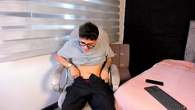 Snapshot of TylerCross_ chatting on 03/22/26, 08:21 TylerCross online show from 03/22/26, 08:21