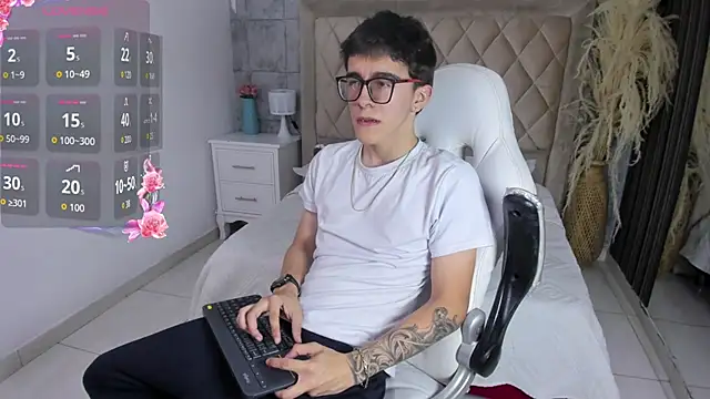 Snapshot of TylerCross_ chatting on 04/06/26, 08:10 TylerCross online show from 04/06/26, 08:10