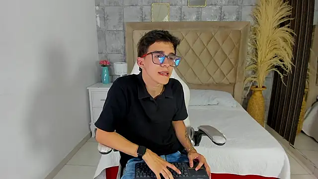 Snapshot of TylerCross_ chatting on 03/23/26, 08:19 TylerCross online show from 03/23/26, 08:19