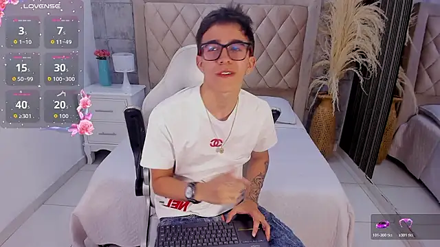 Snapshot of TylerCross_ chatting on 03/24/26, 09:48 TylerCross online show from 03/24/26, 09:48