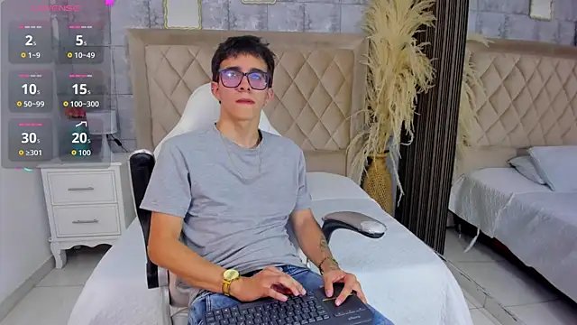 Snapshot of TylerCross_ chatting on 04/03/26, 08:37 TylerCross online show from 04/03/26, 08:37