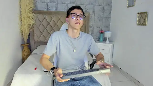 Snapshot of TylerCross_ chatting on 03/14/26, 08:37 TylerCross online show from 03/14/26, 08:37