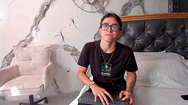 Snapshot of TylerCross_ chatting on 03/16/26, 08:22 TylerCross online show from 03/16/26, 08:22