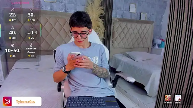 Snapshot of TylerCross_ chatting on 04/09/26, 08:26 TylerCross online show from 04/09/26, 08:26