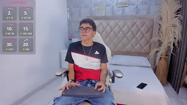 Snapshot of TylerCross_ chatting on 03/26/26, 08:51 TylerCross online show from 03/26/26, 08:51