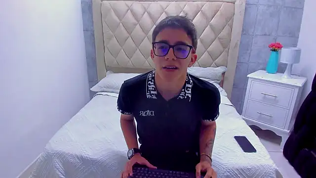 Snapshot of TylerCross_ chatting on 03/12/26, 08:24 TylerCross online show from 03/12/26, 08:24