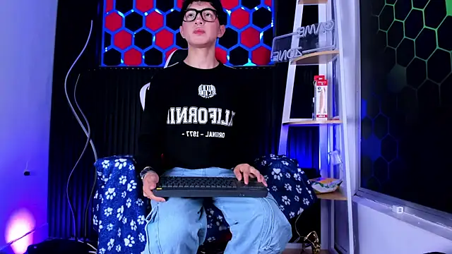 Cristopher Wild online show from 04/15/26, 04:44