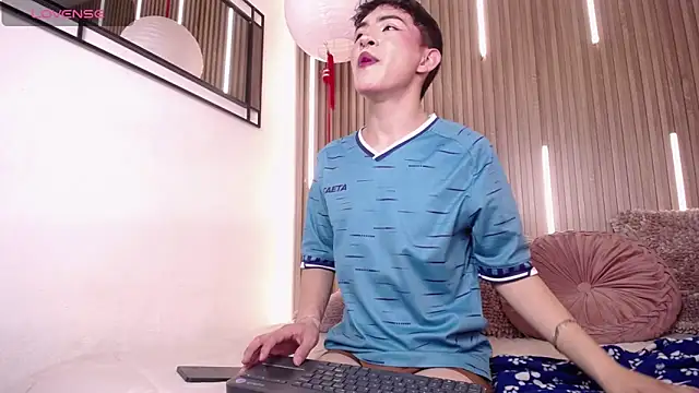 Cristopher Wild online show from 06/08/26, 08:31