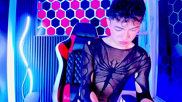 Cristopher Wild online show from 05/20/26, 04:20