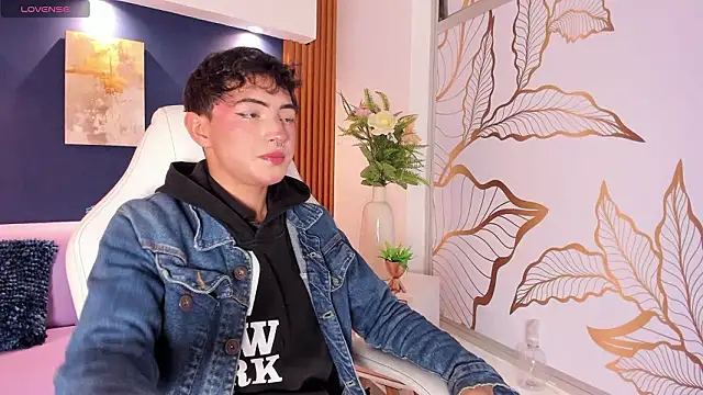 Cristopher Wild online show from 03/22/26, 08:32