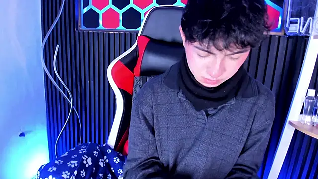 Cristopher Wild online show from 04/13/26, 08:35