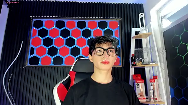 Cristopher Wild online show from 05/05/26, 08:12
