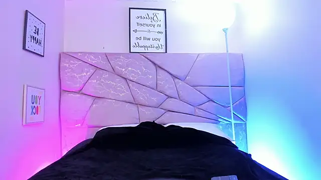 Amara Velle online show from 04/11/26, 01:04