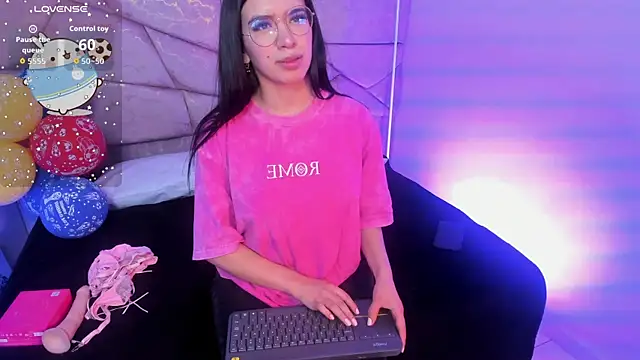 Snapshot of Amara_Velle chatting on 06/16/26, 01:00 Amara Velle online show from 06/16/26, 01:00