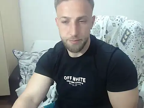 Snapshot of BlondEagleMuscle chatting on 05/01/26, 08:03 BlondEagleMuscle online show from 05/01/26, 08:03