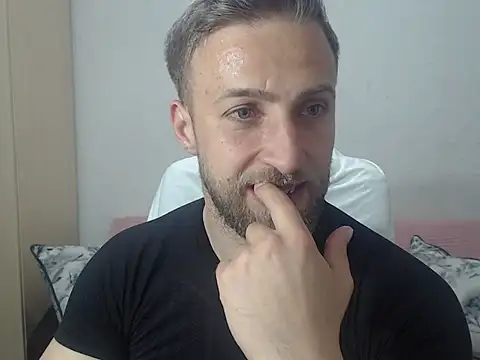 Snapshot of BlondEagleMuscle chatting on 05/12/26, 09:54 BlondEagleMuscle online show from 05/12/26, 09:54