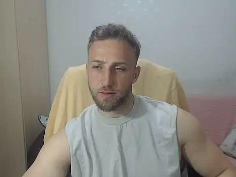 Snapshot of BlondEagleMuscle chatting on 05/21/26, 05:54 BlondEagleMuscle online show from 05/21/26, 05:54