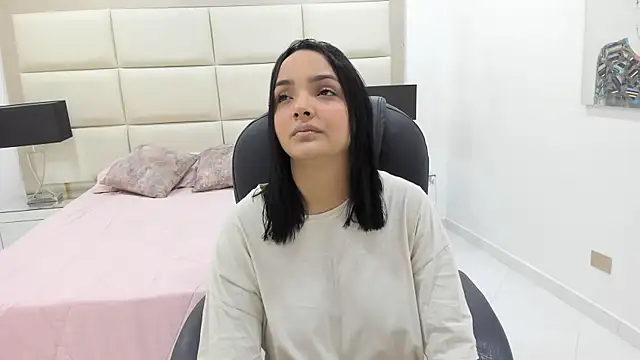 Chloelarsons online show from 04/18/26, 01:19