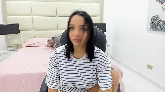 Chloelarsons online show from 04/19/26, 06:21