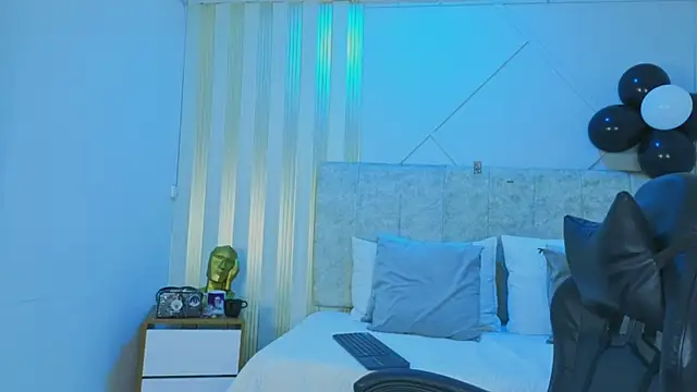 j belle  online show from 03/18/26, 12:51