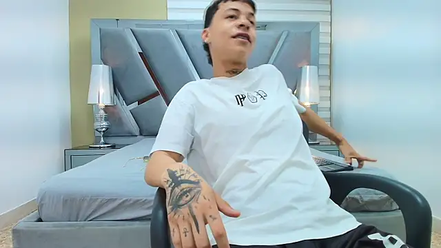 HENRY GREEN2 online show from 04/07/26, 07:26