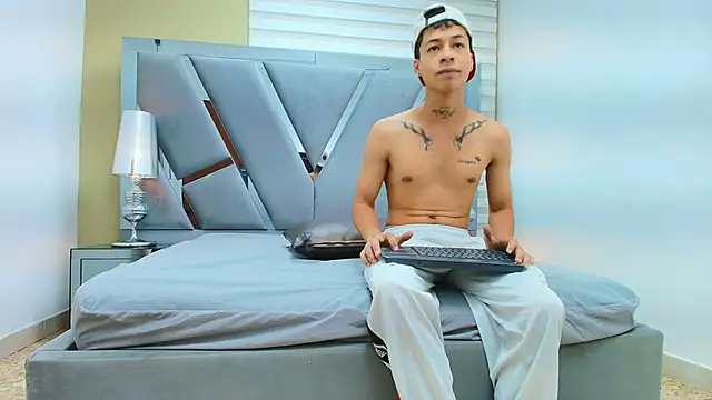 HENRY GREEN2 online show from 04/02/26, 07:31