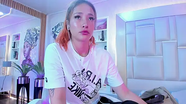 ZoeTaylorl online show from 05/29/26, 12:00