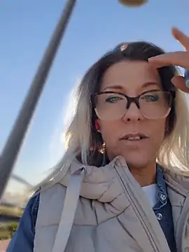 ManuelaX online show from 03/18/26, 04:41