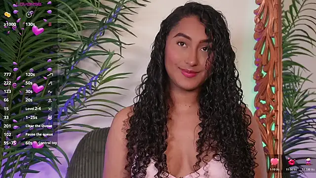 Snapshot of SoyJuliana_19 chatting on 07/02/26, 12:33 SoyJuliana 19 online show from 07/02/26, 12:33