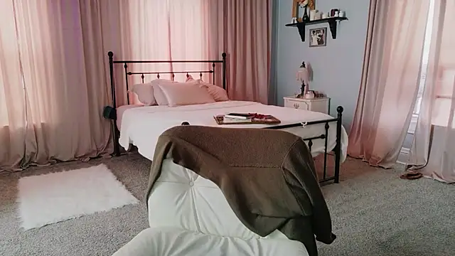 NoellleSnow online show from 06/01/26, 07:24