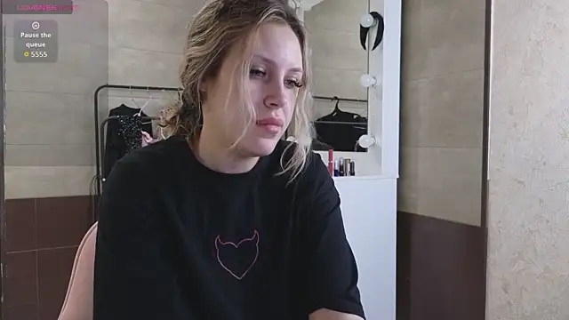  amymoore  online show from 04/23/26, 01:45