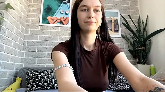 LaraDraggoo online show from 03/19/26, 12:16