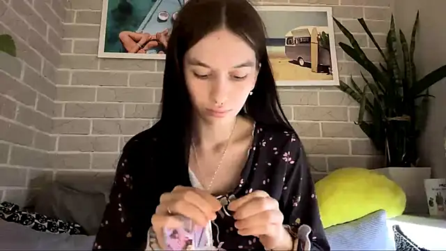 LaraDraggoo online show from 03/22/26, 05:14