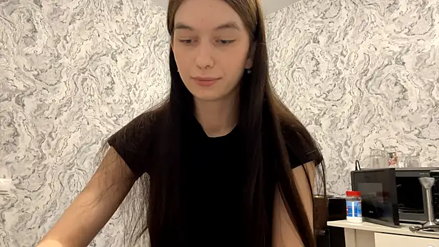 LaraDraggoo online show from 04/24/26, 09:39