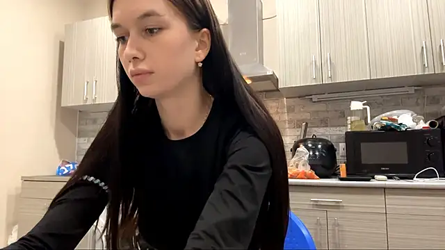 LaraDraggoo online show from 03/25/26, 06:18