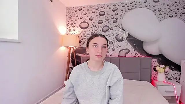 JosephineRows online show from 04/10/26, 12:23