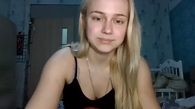 Snapshot of Barbie___girl chatting on 04/11/26, 08:18 Barbie girl online show from 04/11/26, 08:18