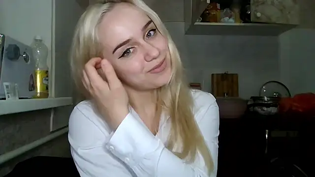 Snapshot of Barbie___girl chatting on 03/19/26, 06:41 Barbie girl online show from 03/19/26, 06:41