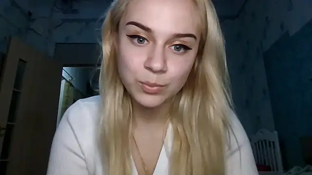 Snapshot of Barbie___girl chatting on 03/12/26, 04:00 Barbie girl online show from 03/12/26, 04:00