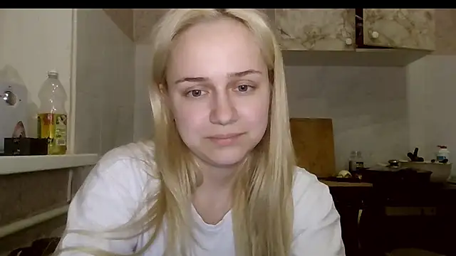 Snapshot of Barbie___girl chatting on 04/16/26, 07:47 Barbie girl online show from 04/16/26, 07:47