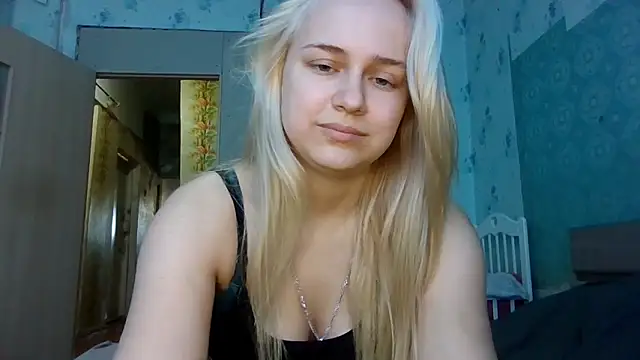 Snapshot of Barbie___girl chatting on 04/05/26, 08:32 Barbie girl online show from 04/05/26, 08:32